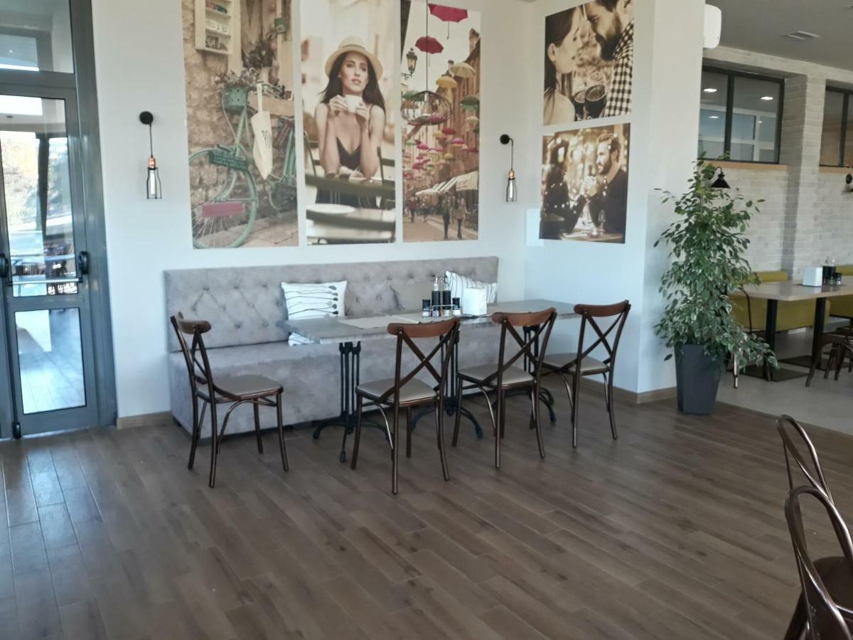 Court Inn Panagyurishte Buitenkant foto
